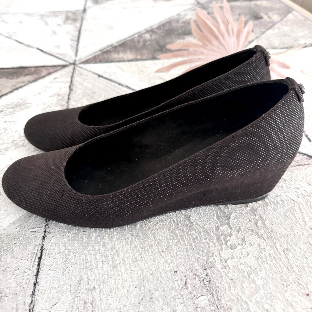 STUART WEITZMAN Black Sojourn Goosebump Textured Wedge Pumps Low Heel Size 8 - Picture 3 of 12